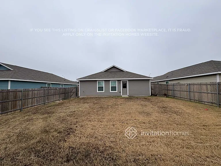1339 Mosely Cir — Photo 16