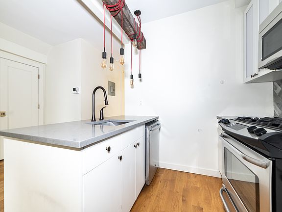 5th image of 1338 Jefferson Ave #4