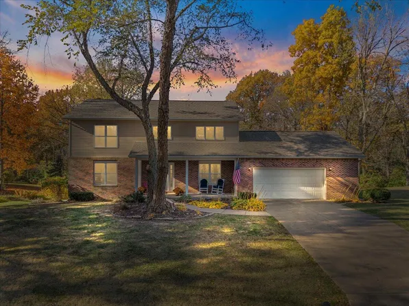 108 Eagle Watch Rd, Muscatine, IA 52761