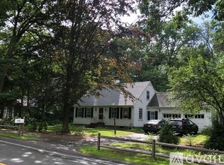 679 Wellesley St, Weston, MA 02493
