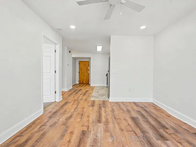 Chandler Apartments — Photo 7