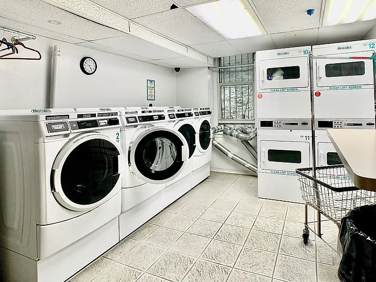 140 W 71st St #2G — Photo 9