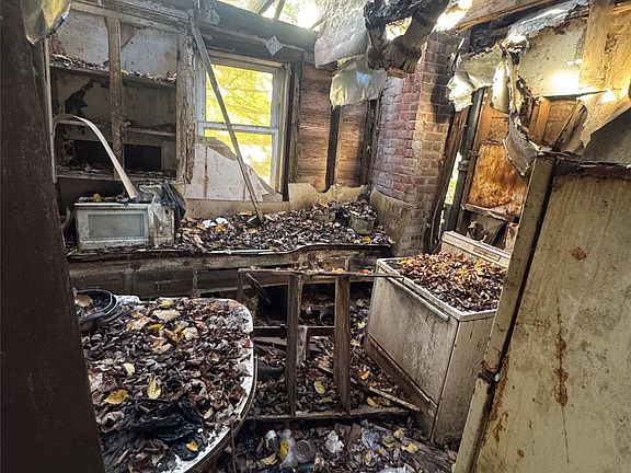 3rd image of 7521 Rutherford St