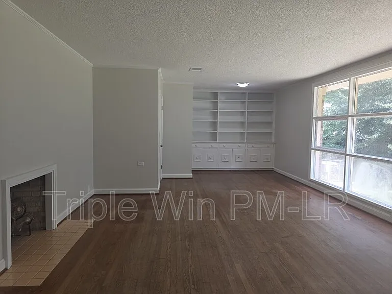 318 W Bell St — Photo 4