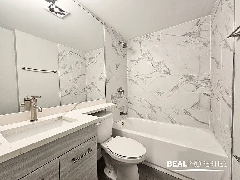 445 W Barry — Photo 28
