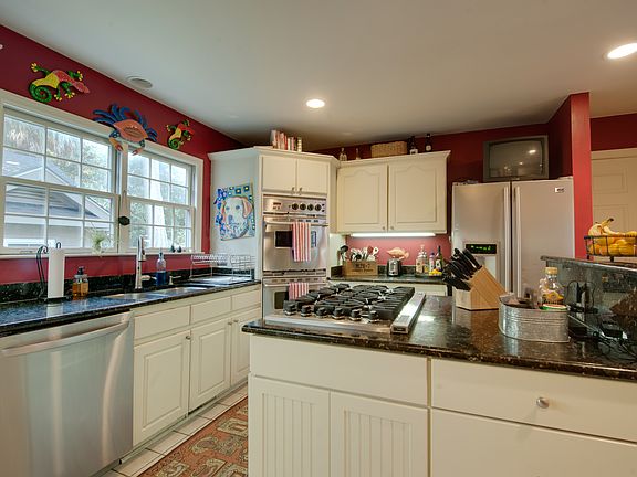 Kitchen with gas cooktop