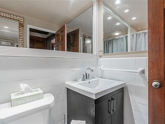 Image 3: Clean bathroom with lots of great light