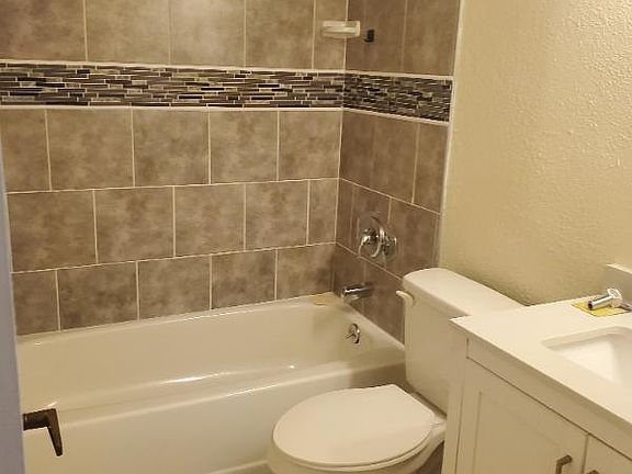 5th image of 423 Cape Coral Pkwy W #101