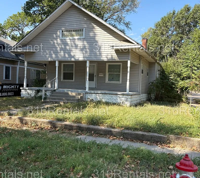 257 N Poplar Ave