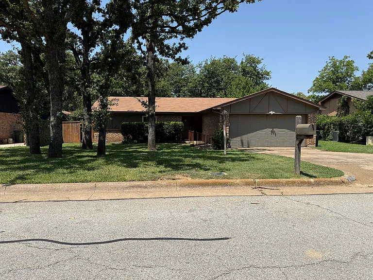 2704 Mintwood Pl — Photo 1