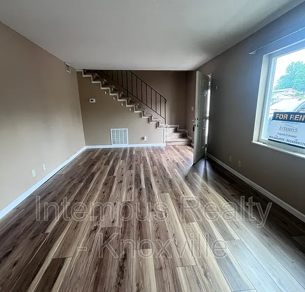 405 Iroquois Ln #2 — Photo 3