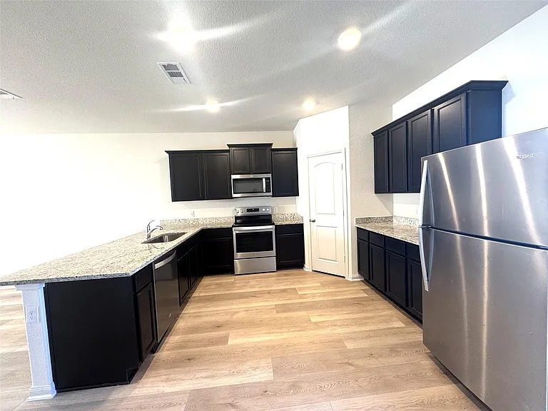 1001 Riverdale Cv — Photo 4