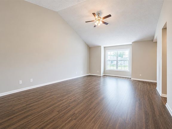 5th image of 657 Cherry Blossom Rd