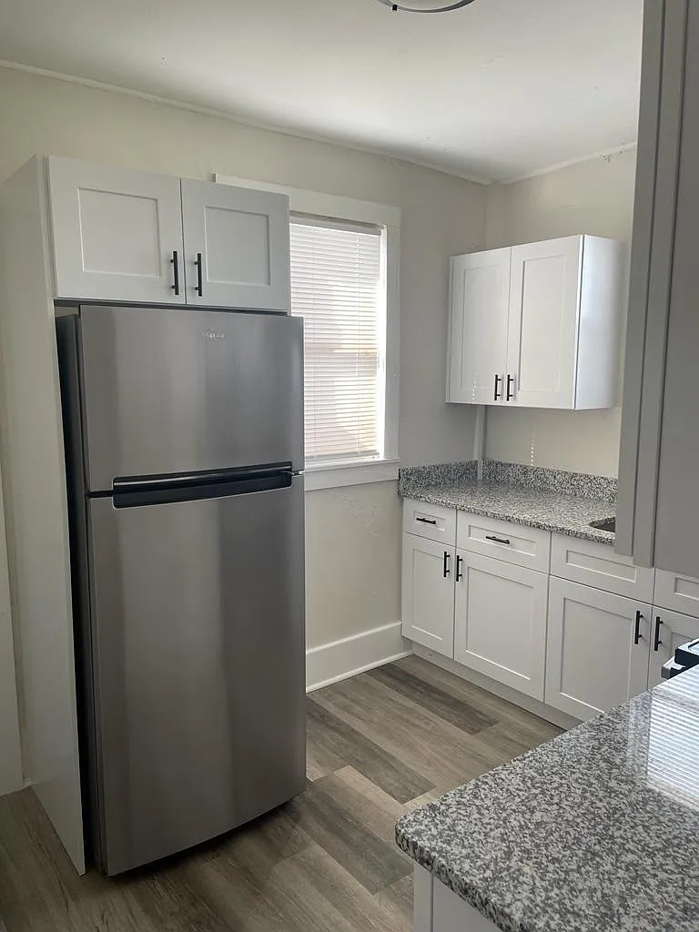 2 bed, 1000 sqft, $1,300 — Photo 1
