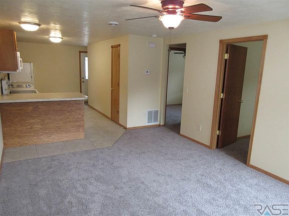 4th image of 113 S Holly Ave