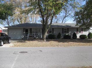 820 S Rollins St, Centralia, MO 65240