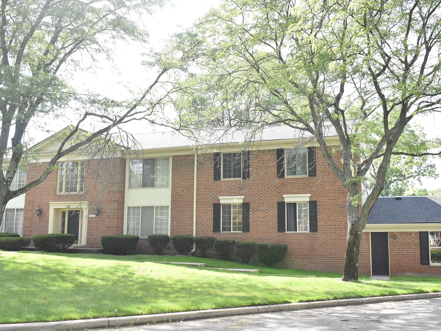 3 bed, 1735 sqft, $2,100 — Photo 2