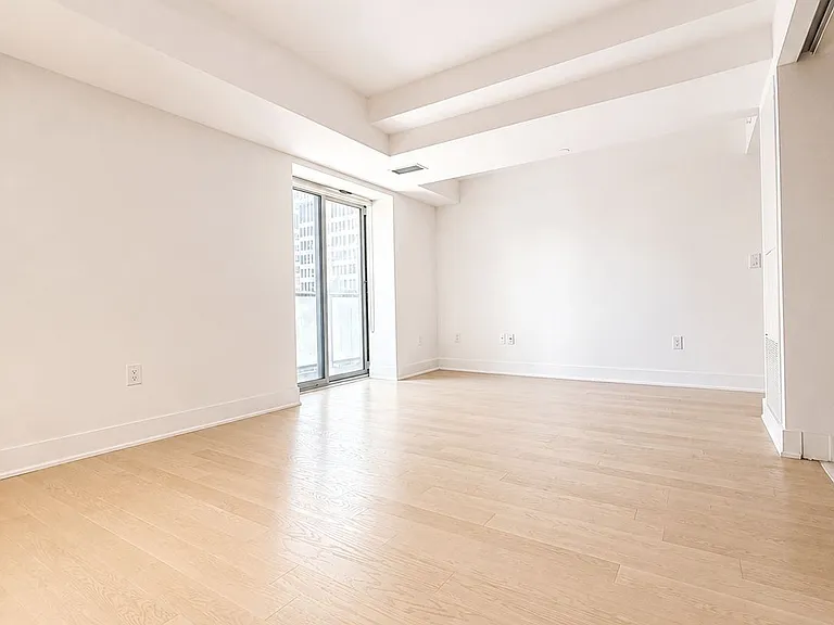 955 Bay St #412 — Photo 7