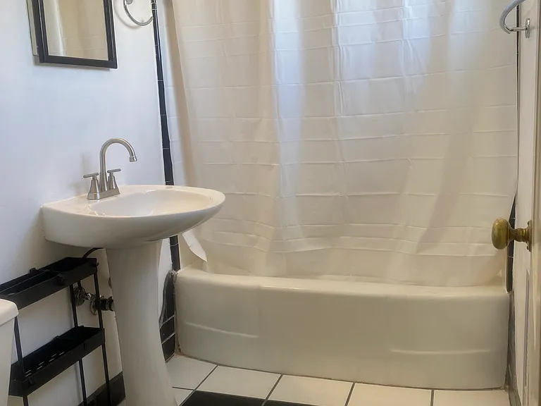 1213 Girard Blvd SE #A — Photo 9