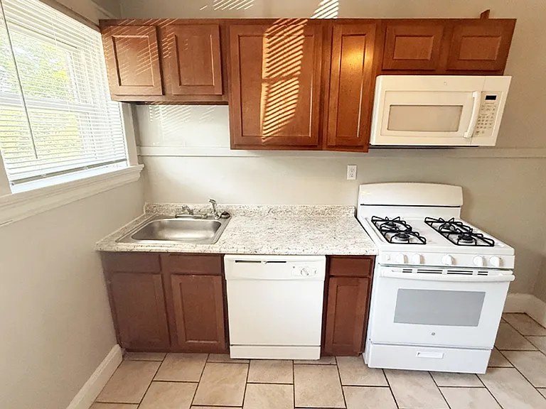 415-419-423 Probasco St — Photo 22