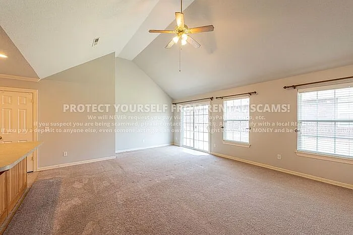 245 Ravenwood Rd #A — Photo 3