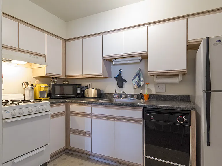 Woodstone Apartments — Photo 12