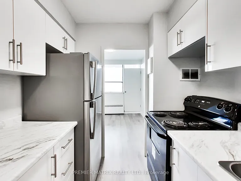 65 Thorncliffe Park Dr #907 — Photo 17