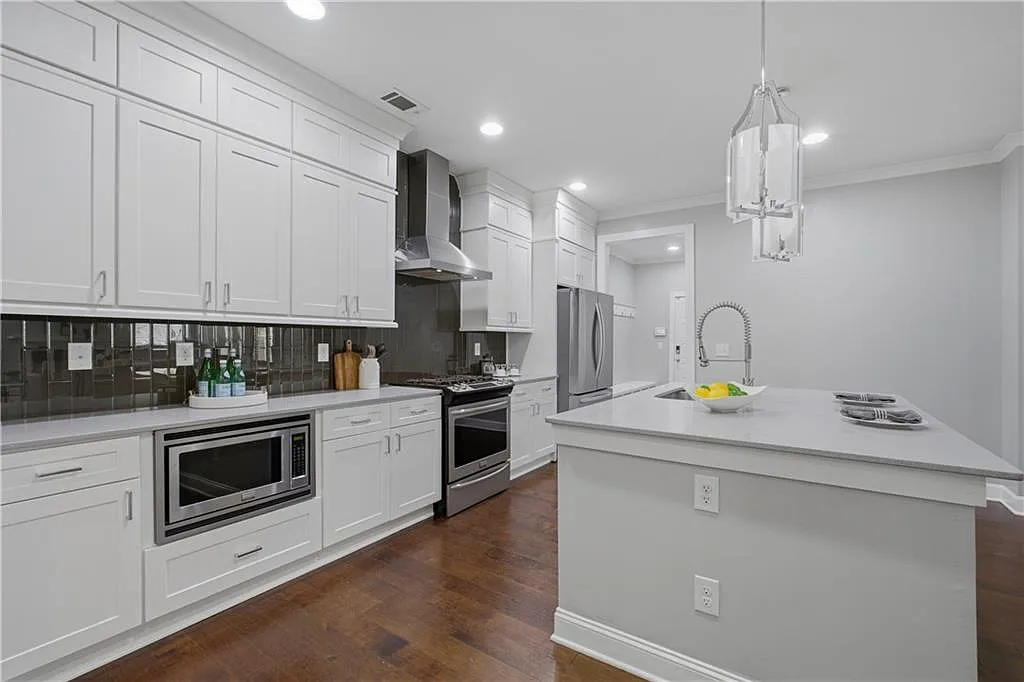 4 bed, 3.5 bath, 3028 sqft, $3,350 — Photo 2