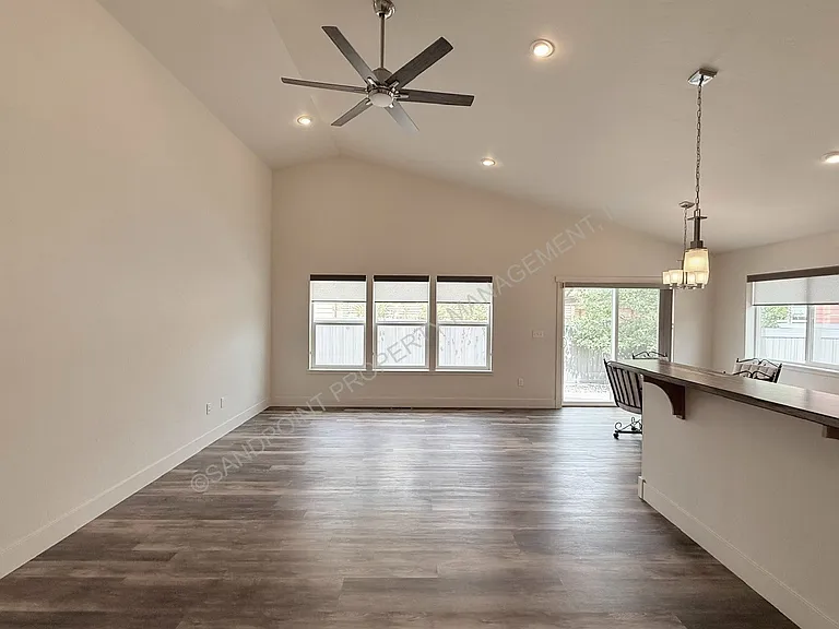 1616 Mosshart St — Photo 13