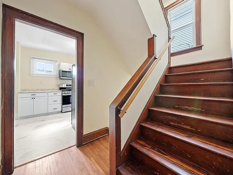 683 E Whittier St — Photo 9