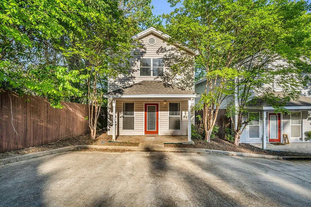 2 bed, 1.5 bath, 1000 sqft, $1,595 — Photo 1