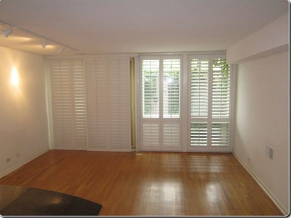 3rd image of 558 W Armitage Ave #A1