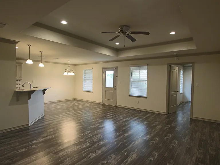 5912 Villa Rosa Way — Photo 4