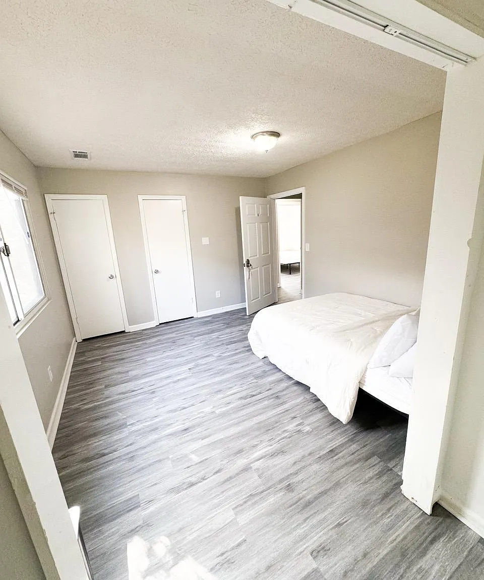4 bed, 2.0 bath, 1700 sqft, $737 — Photo 2