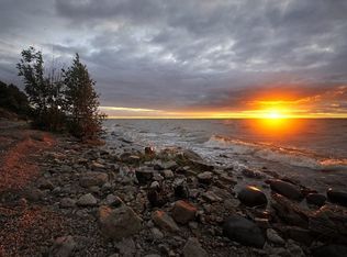 5317 Edgewater Beach Rd, Green Bay, WI 54311