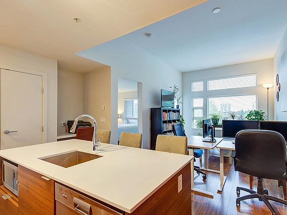 4th image of 1677 Lloyd Ave #506