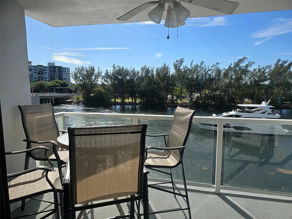 1401 N Riverside Dr #405