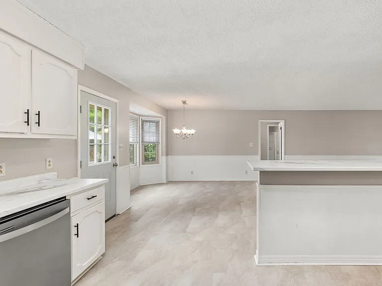 1618 Chisholm Rd — Photo 12