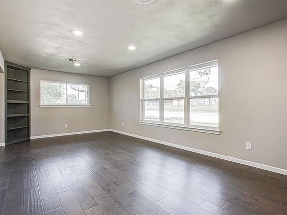 5th image of 77 Regents Park Dr