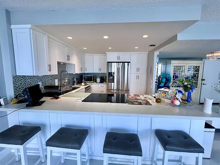 2049 S Ocean Dr — Photo 8