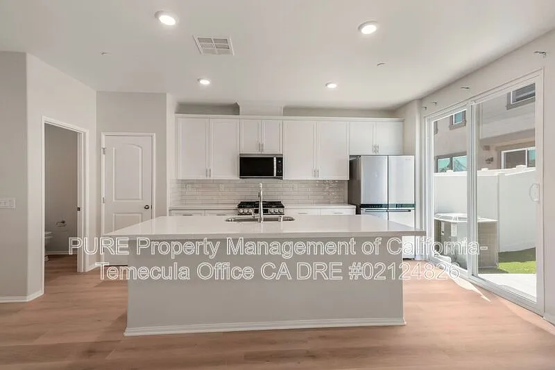 3 bed, 2.5 bath, 1504 sqft, $3,095 — Photo 4