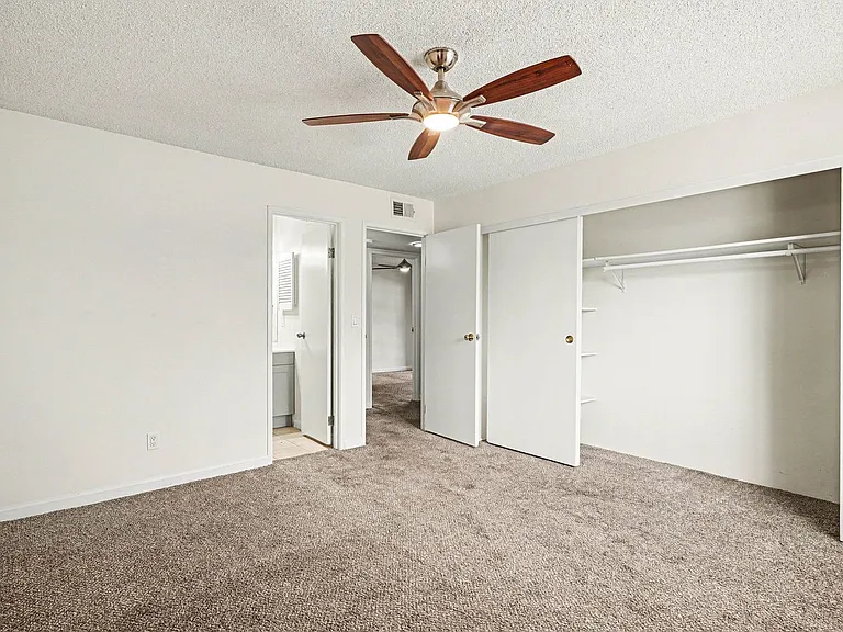 18004 E Ohio Ave #202 — Photo 11