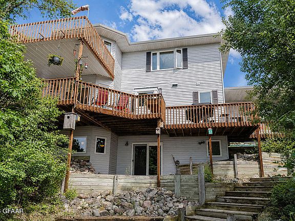 5th image of 320 Peterson Dr