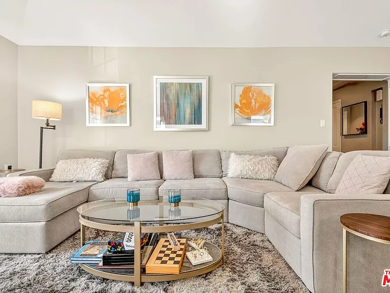 9928 Robbins Dr — Photo 6