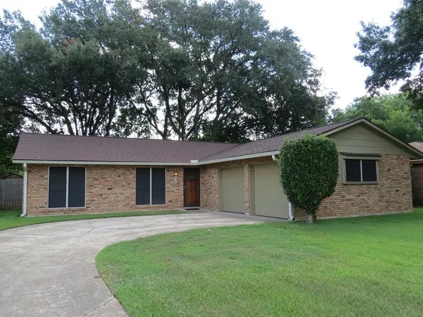 820 Perry St, Angleton, TX 77515