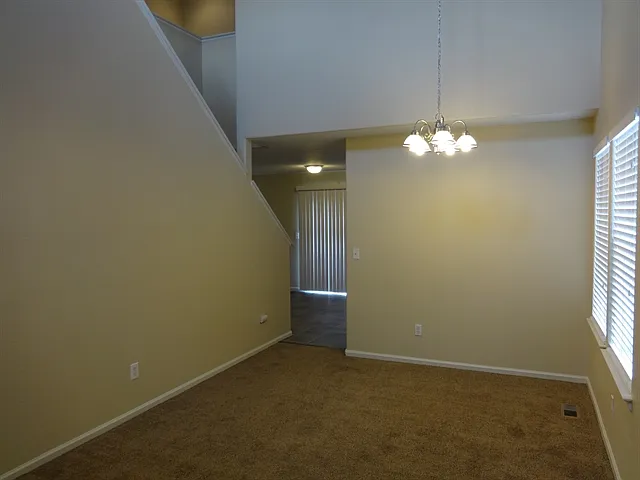 6 bed, 3.5 bath, 1750 sqft, $3,060 — Photo 4