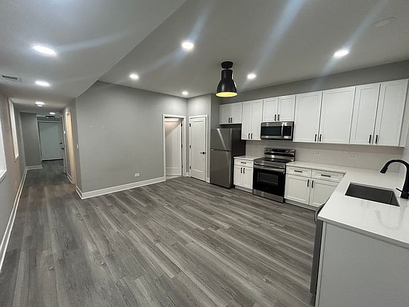 3rd image of 2850 W Harrison St #B