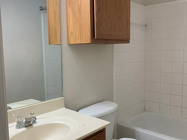 416 Creek St #B — Photo 9