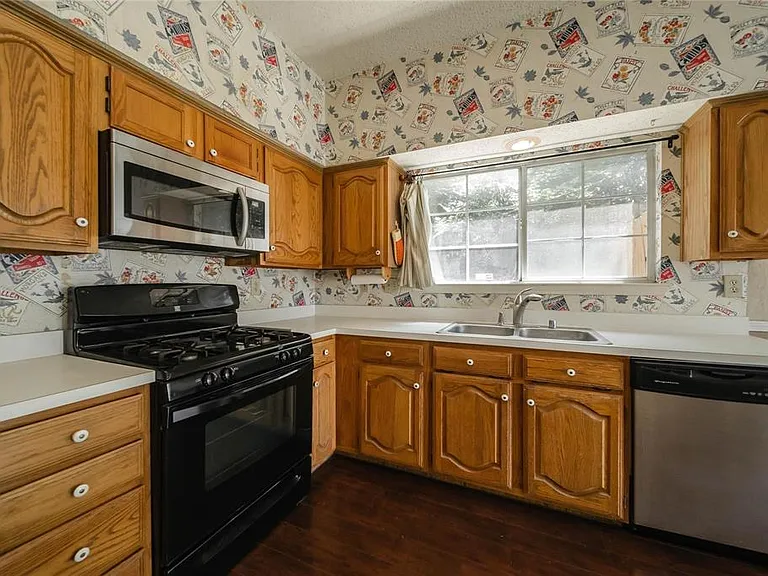 1804 Chattham Ct — Photo 30