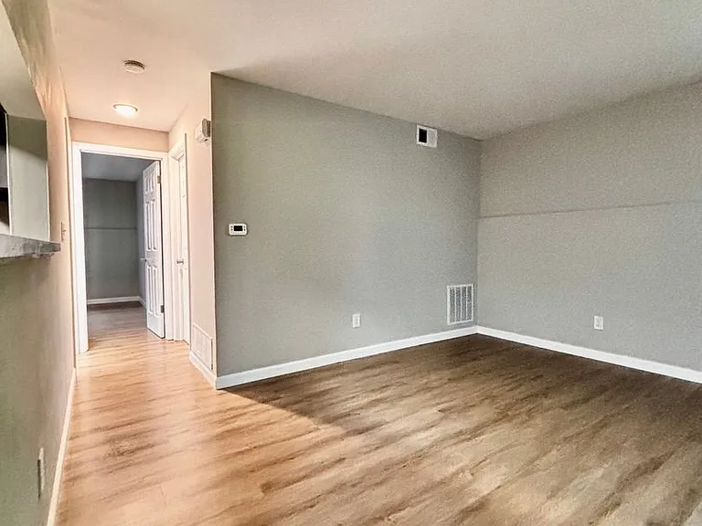 Flowerdale Apartments — Photo 18